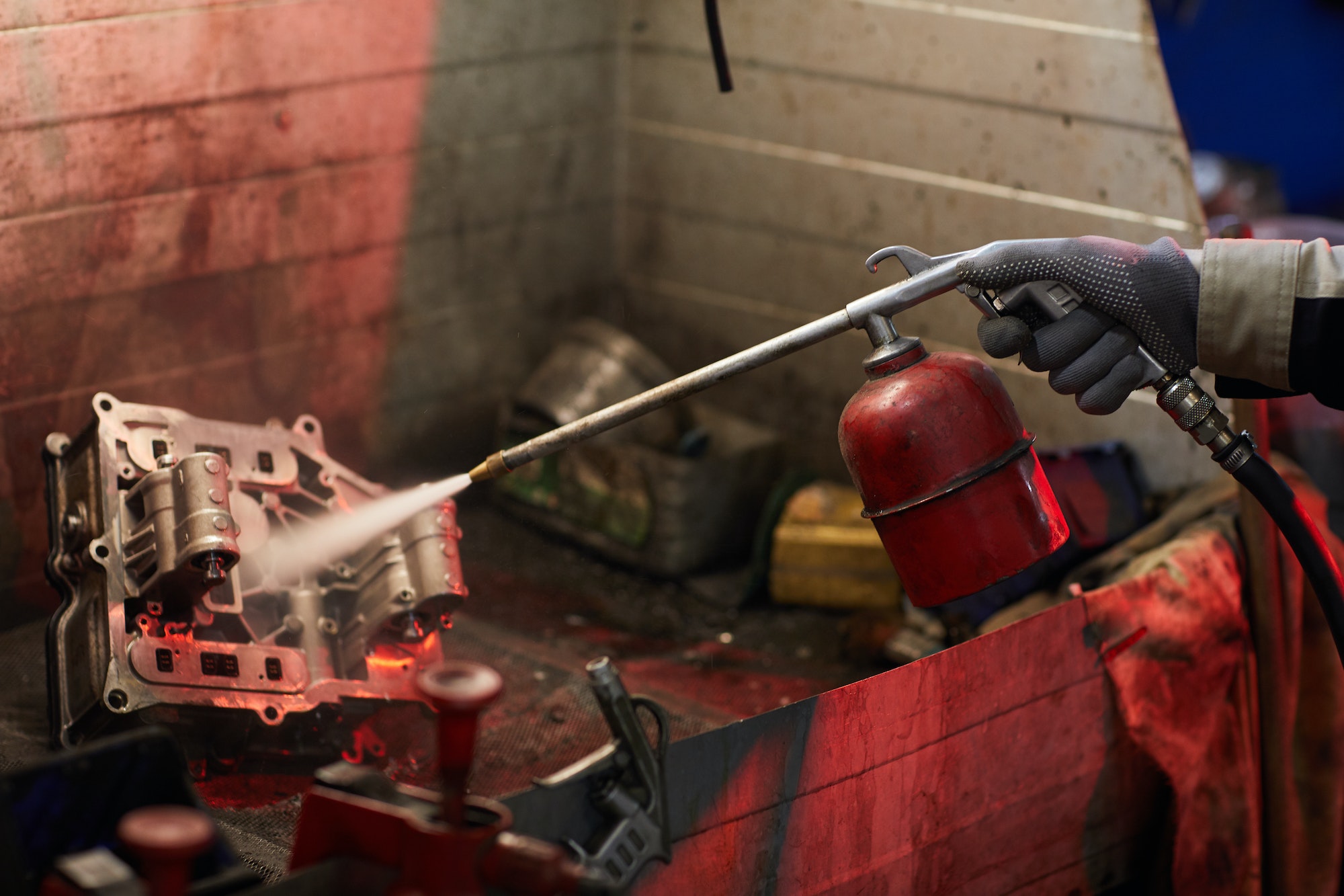 Sandblasting Car Motor Part